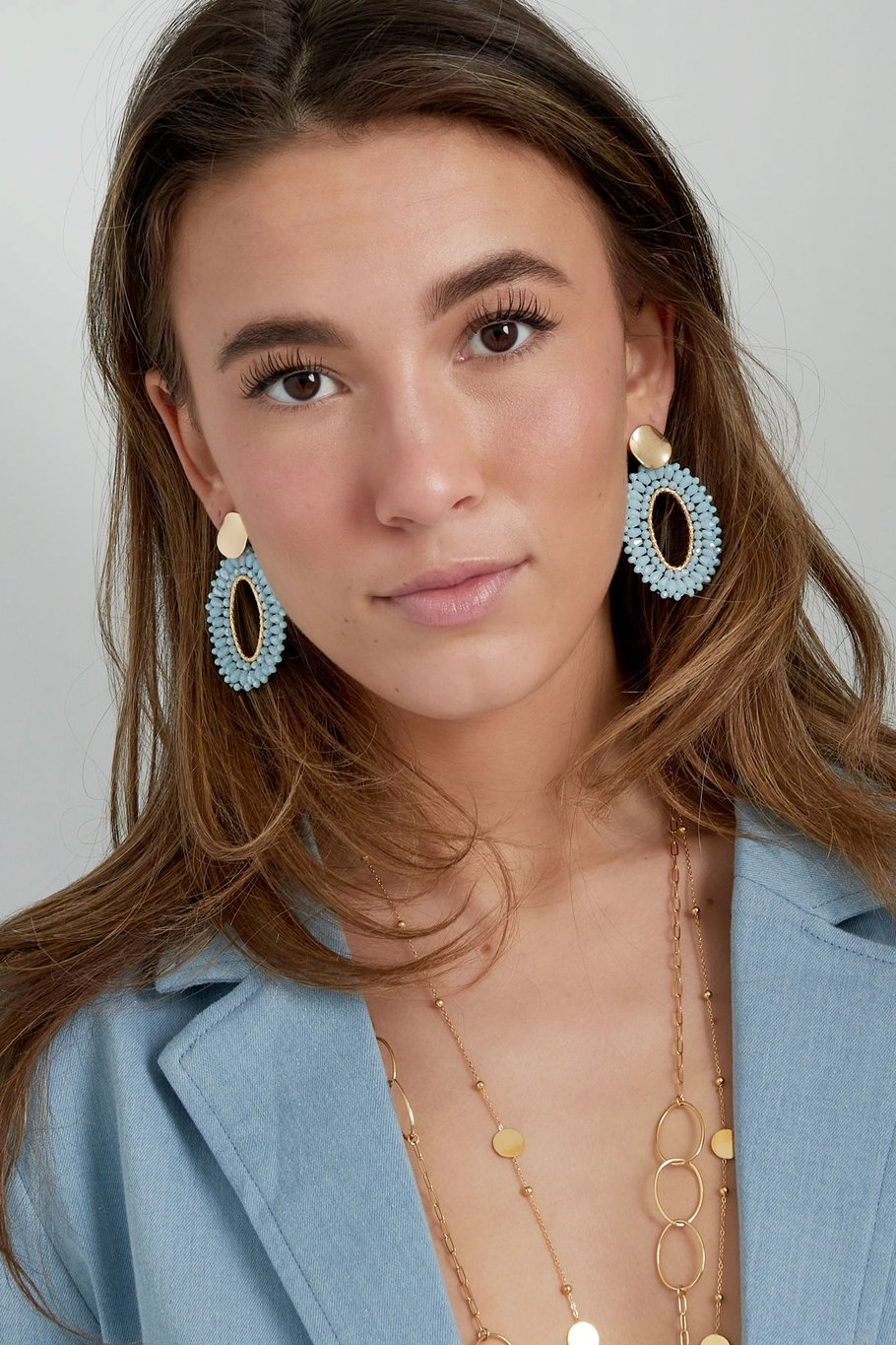 Hellblaue Statement Ohrringe Oval mit Perlen und Gold