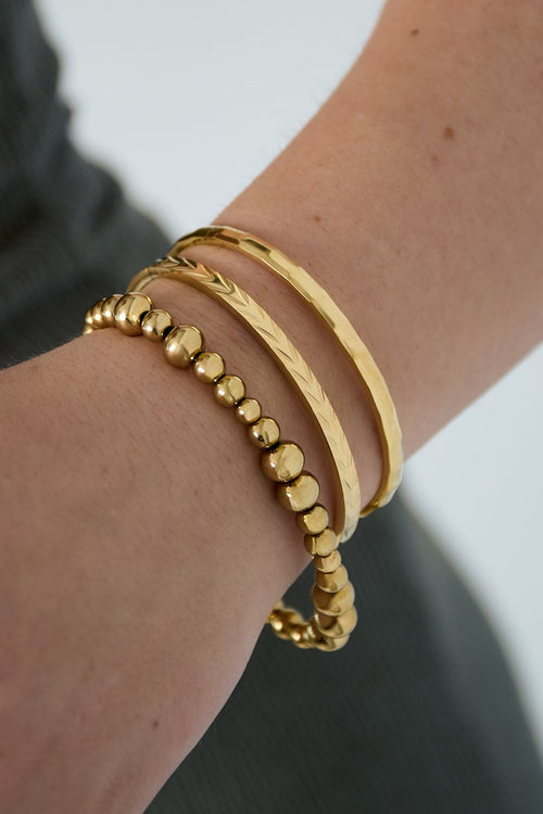 Eleganter Armreif Gold - Zeitloses Schmuck-Basis