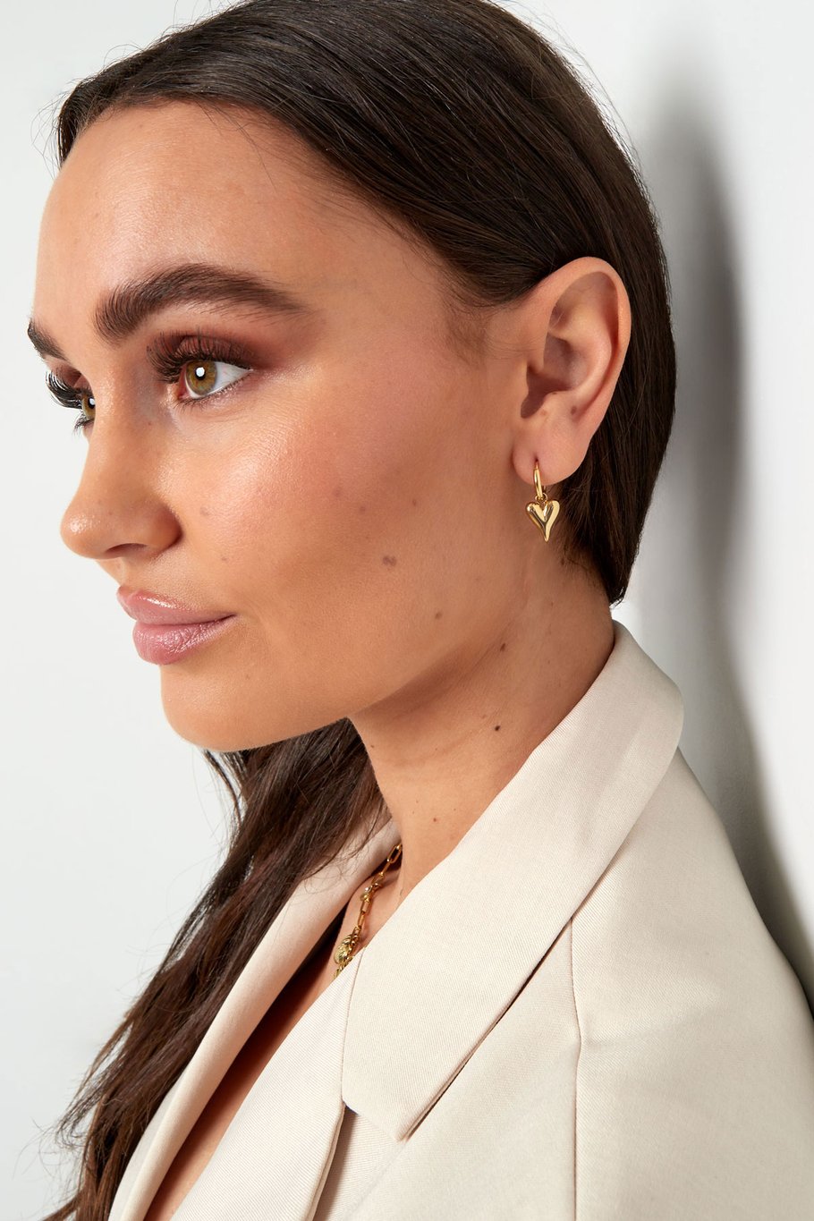 Goldene Creolen mit Herz-Anhängern - Elegante Ohrringe für Damen