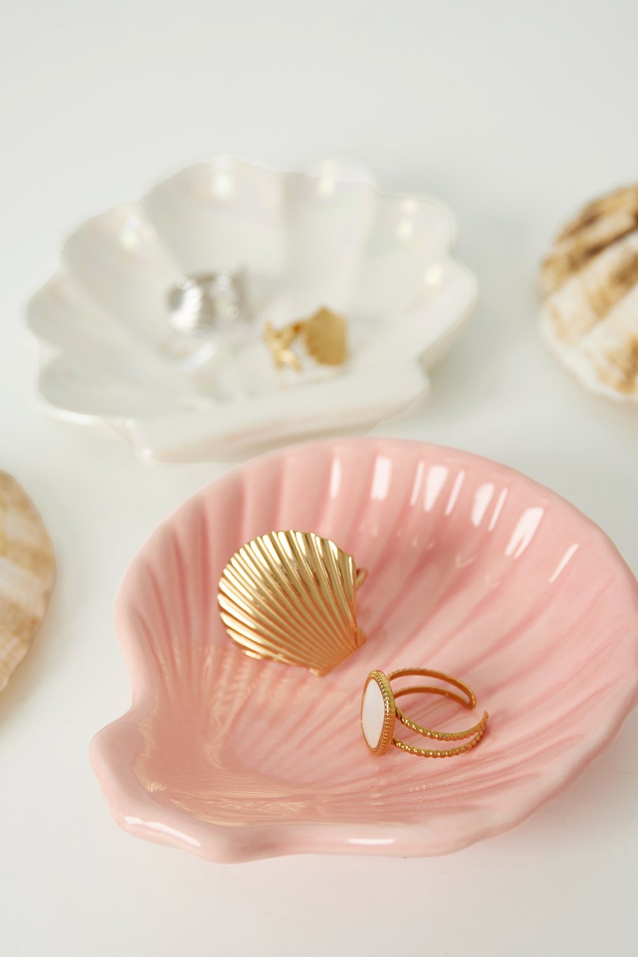 Rosa Schmuckschale in Muschelform - stilvolle Schmuckablage aus Keramik